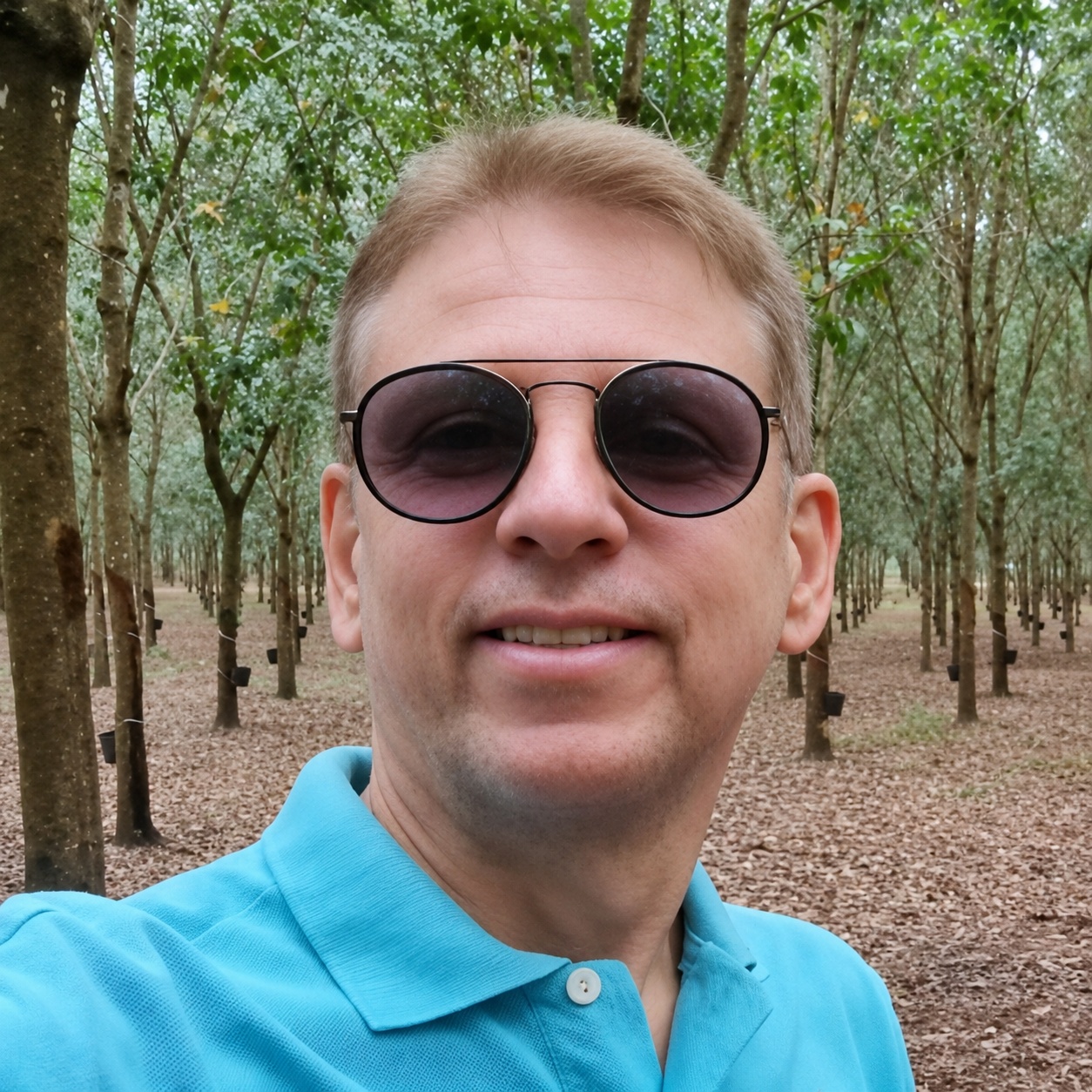 Alexandre Costa no seringal da Fazenda Agrotex